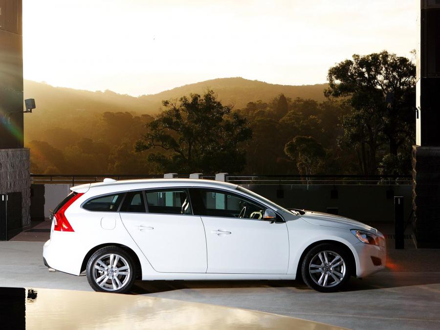  Volvo V60 T5 2011 года  (AU) (фото 8 из 14)